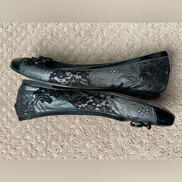 STUART WEITZMAN Patent Leather &‎ Lace Ballet Flats - Picture 6 of 10